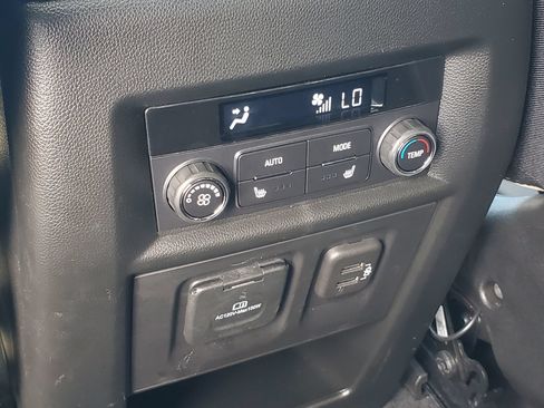 Used 2023 Chevrolet Traverse Premier w/ Redline Edition FWD image 17