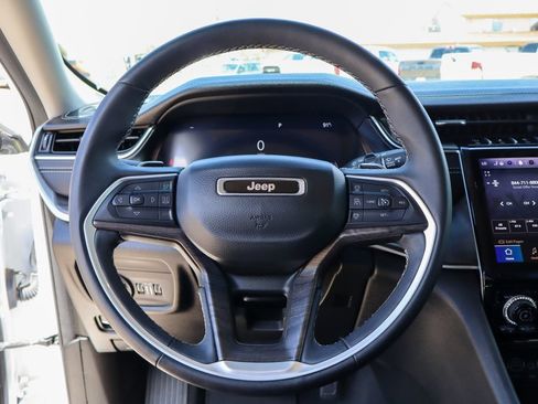 Used 2023 Jeep Grand Cherokee Limited w/ Black Appearance Package AWD/4WD image 30