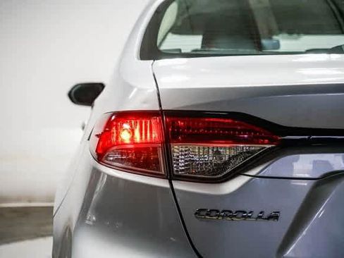 Certified 2021 Toyota Corolla LE image 10