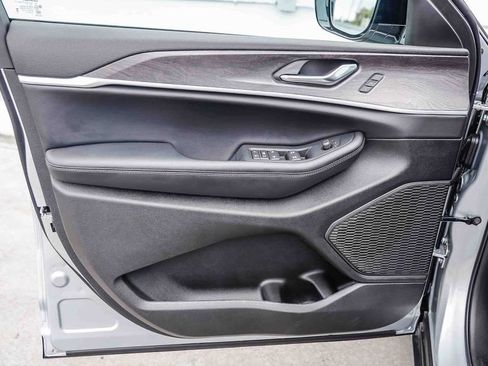 New 2025 Jeep Grand Cherokee L Limited w/ Black Appearance Package image 23