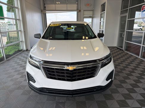 Used 2022 Chevrolet Equinox LS w/ LS Convenience Package AWD/4WD image 2