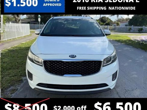 Used 2016 Kia Sedona L image 2