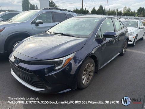 Used 2025 Toyota Corolla XLE image 1