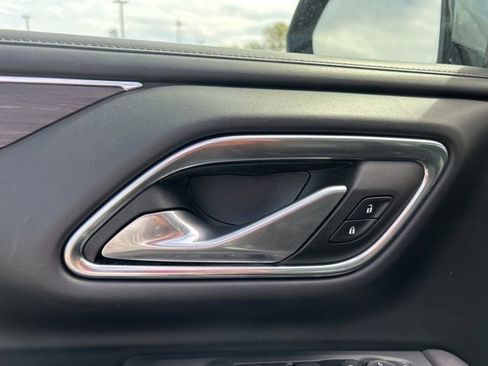 Used 2023 Chevrolet Suburban Z71 w/ Luxury Package image 12