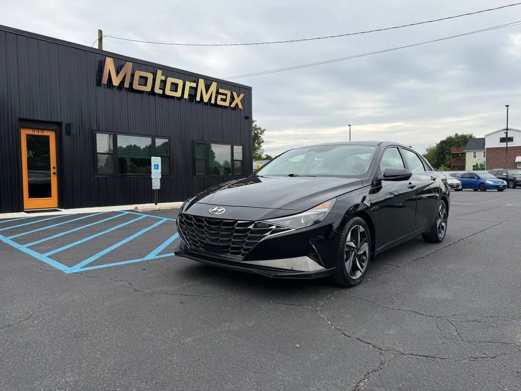 Used 2022 Hyundai Elantra SEL w/ Convenience + Premium Package FWD image 1