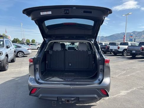Used 2020 Toyota Highlander LE AWD/4WD image 30
