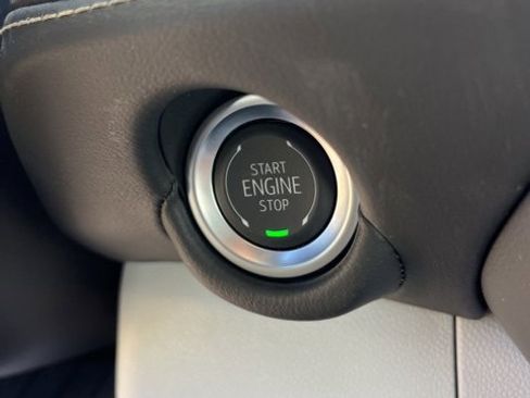 New 2025 Chevrolet Suburban Premier image 28