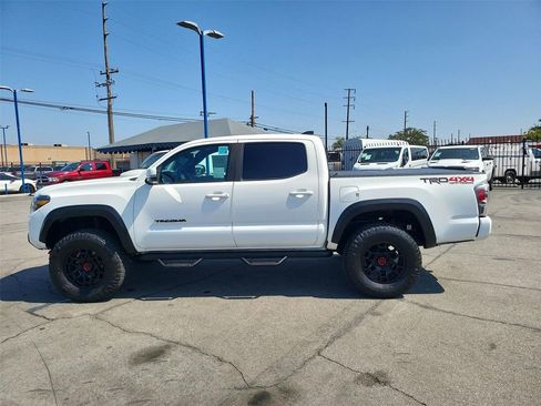 Used 2022 Toyota Tacoma TRD Off-Road w/ Technology Package image 31