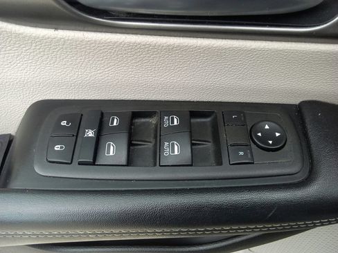 Used 2022 Chrysler Pacifica Touring-L FWD image 18