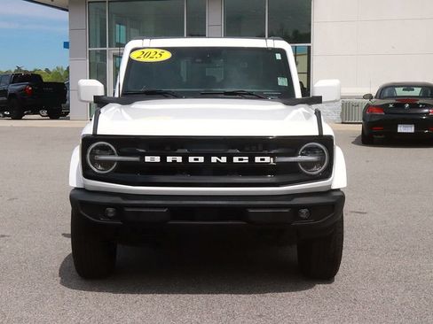 Used 2025 Ford Bronco Outer Banks AWD/4WD image 2