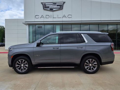 Used 2022 Chevrolet Tahoe LT w/ Luxury Package AWD/4WD image 2