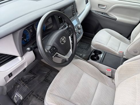 Used 2018 Toyota Sienna LE AWD/4WD image 10