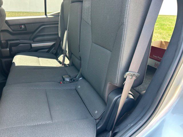 Used 2025 Toyota 4Runner SR5 AWD/4WD image 11