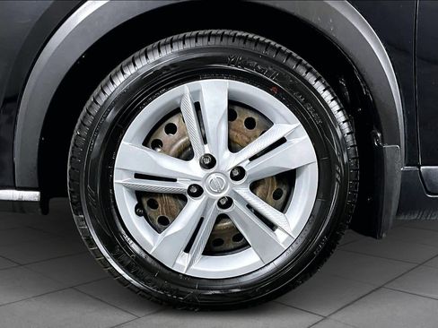 Used 2022 Nissan Kicks S image 10