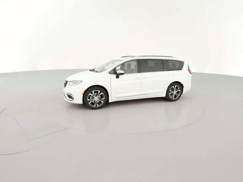 New 2026 Chrysler Pacifica Pinnacle image 5