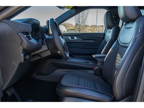 Used 2025 Ford Explorer ST-Line w/ ST-Line Street Pack image 17