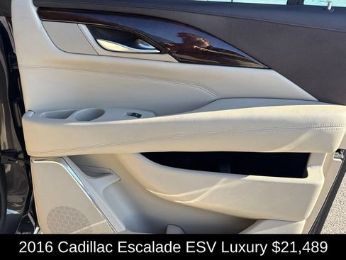 Used 2016 Cadillac Escalade ESV Luxury RWD image 24