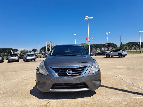 Used 2019 Nissan Versa S Plus FWD image 2