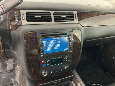 Used 2011 GMC Yukon XL Denali AWD/4WD image 16