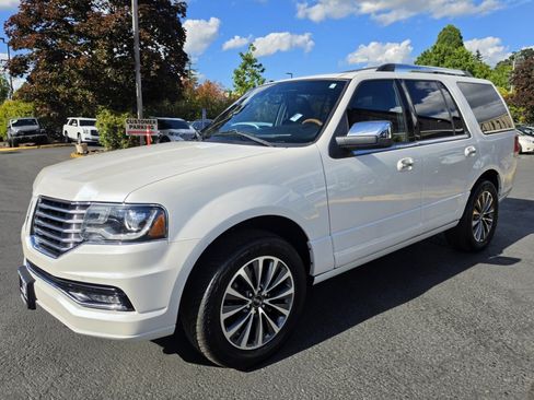 Used 2016 Lincoln Navigator Select RWD image 1