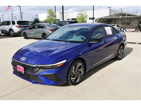 Certified 2025 Hyundai Elantra Sport FWD image 4