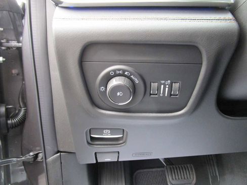 New 2025 Jeep Grand Cherokee Summit image 23