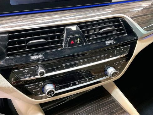 Used 2017 BMW 530i xDrive AWD/4WD image 16