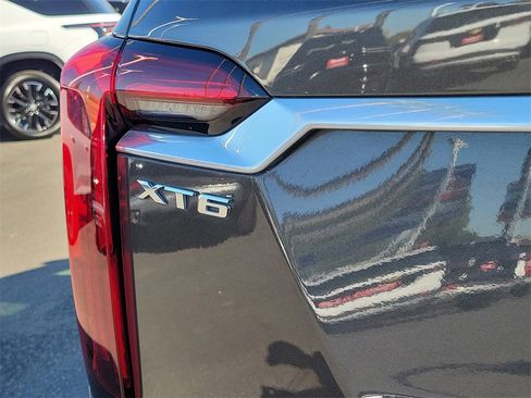 Used 2020 Cadillac XT6 Premium Luxury image 23