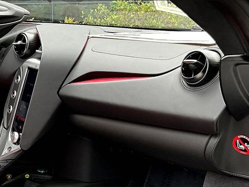 Used 2024 McLaren 750S Spider image 15