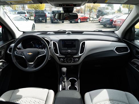 Used 2022 Chevrolet Equinox LS w/ LS Convenience Package image 18