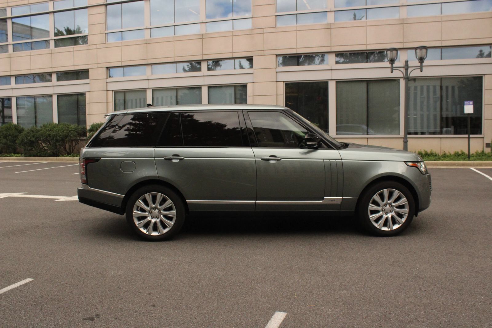 Used 2015 Land Rover Range Rover Long Wheelbase Supercharged AWD/4WD image 6