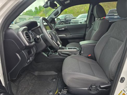 Used 2019 Toyota Tacoma TRD Sport AWD/4WD image 4