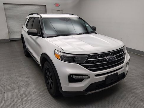 Used 2021 Ford Explorer XLT w/ Equipment Group 202A AWD/4WD image 13