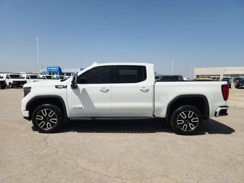 Used 2024 GMC Sierra 1500 AT4 w/ Technology Package AWD/4WD image 4