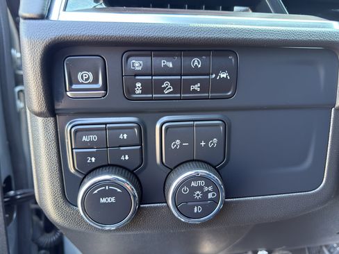 Used 2025 Chevrolet Suburban Z71 AWD/4WD image 22