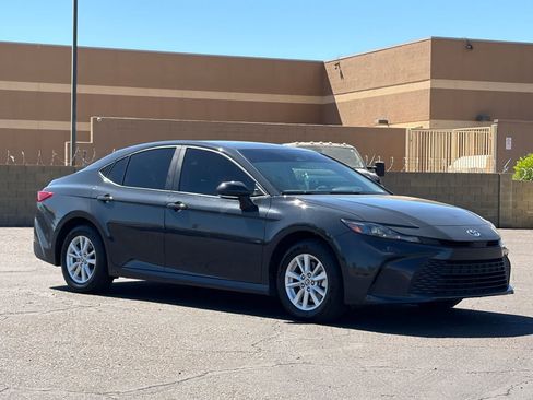 Used 2025 Toyota Camry LE AWD/4WD image 5