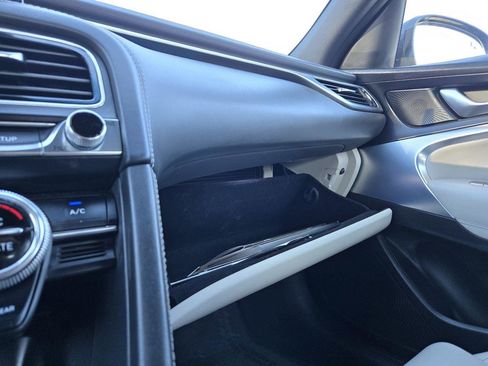 Used 2023 Genesis G70 2.0T image 14