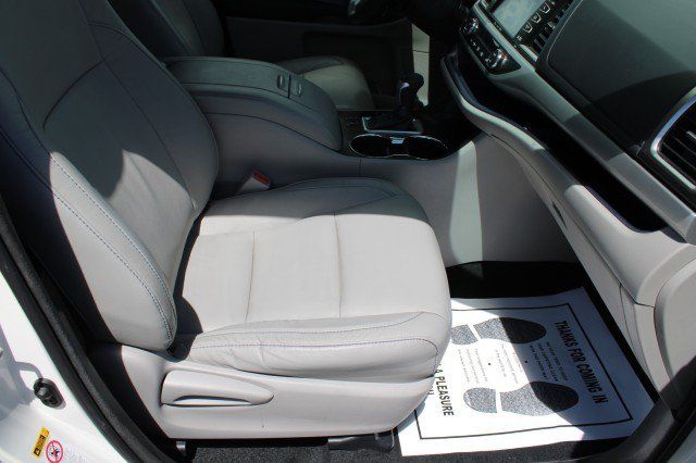 Used 2016 Toyota Highlander XLE FWD image 10