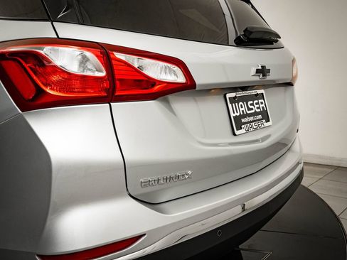 Used 2021 Chevrolet Equinox LT FWD image 19