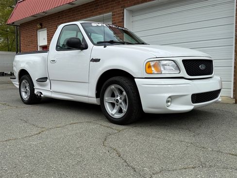 Used 1999 Ford F150 Lightning image 25