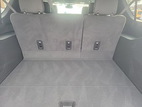 Used 2024 Chevrolet Suburban Z71 w/ Luxury Package image 34