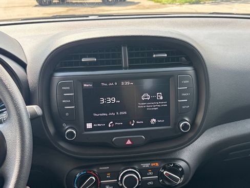 Used 2025 Kia Soul LX w/ LX Technology Package FWD image 20