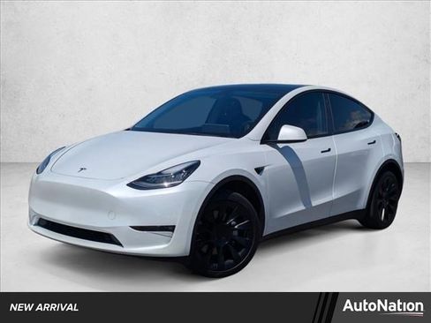 Used 2022 Tesla Model Y Long Range AWD/4WD image 1