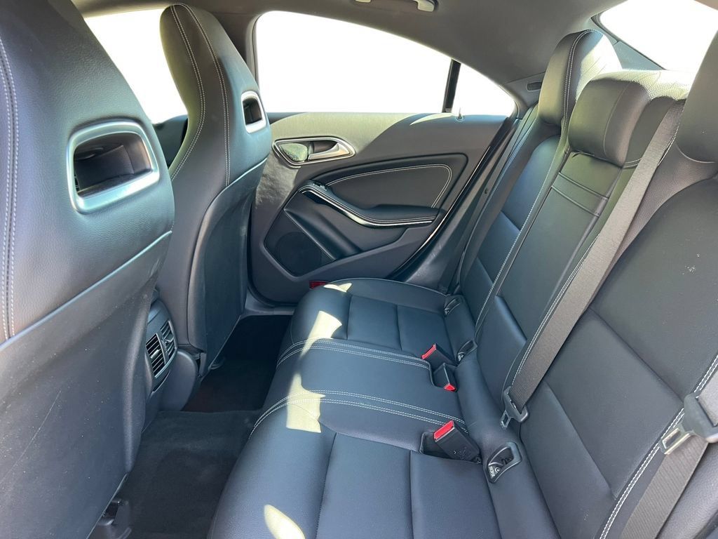 Used 2018 Mercedes-Benz CLA 250 4MATIC image 7