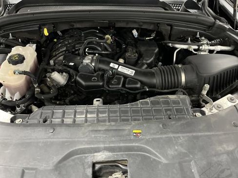 Used 2023 Jeep Grand Cherokee Limited w/ Luxury Tech Group II image 38