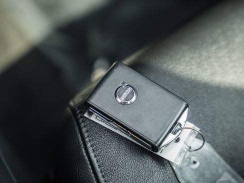 Used 2020 Volvo S60 T6 Momentum image 43