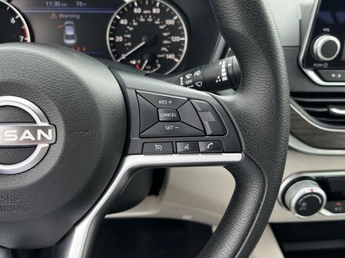 Used 2024 Nissan Altima 2.5 SV FWD image 11