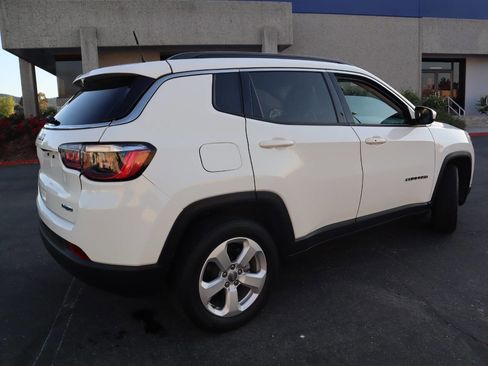 Used 2018 Jeep Compass Latitude image 9