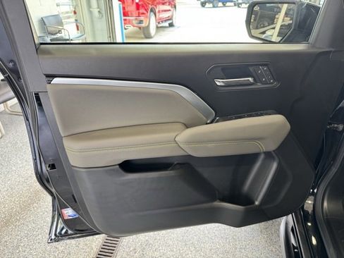 New 2025 Chevrolet Colorado ZR2 w/ Technology Package image 6