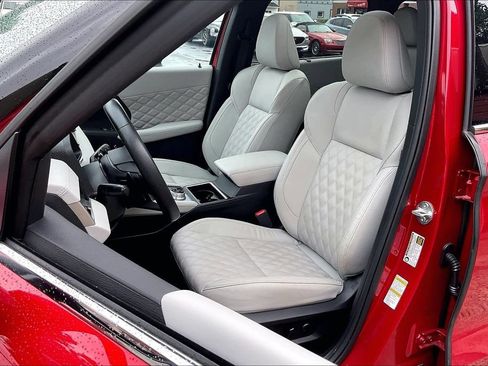 Used 2024 Mitsubishi Outlander SEL AWD/4WD image 24